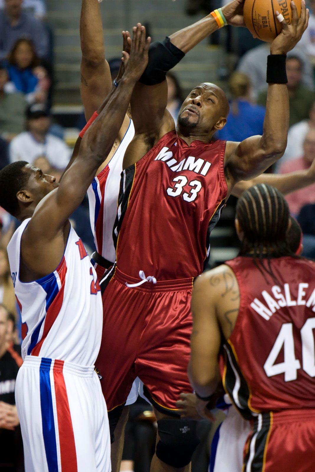 Profil Atlet Basket Alonzo Mourning: Karier dan Prestasi